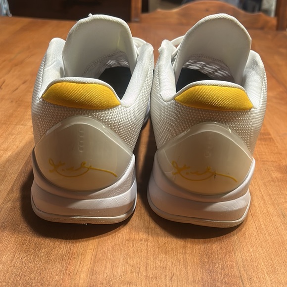 Kobe basketball shoes size 10 - Picture 5 of 17